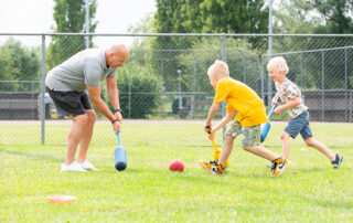 kinderen van Jump in Meent die aan het sporten zijn bij de bso van kinderopvang huizen SKH